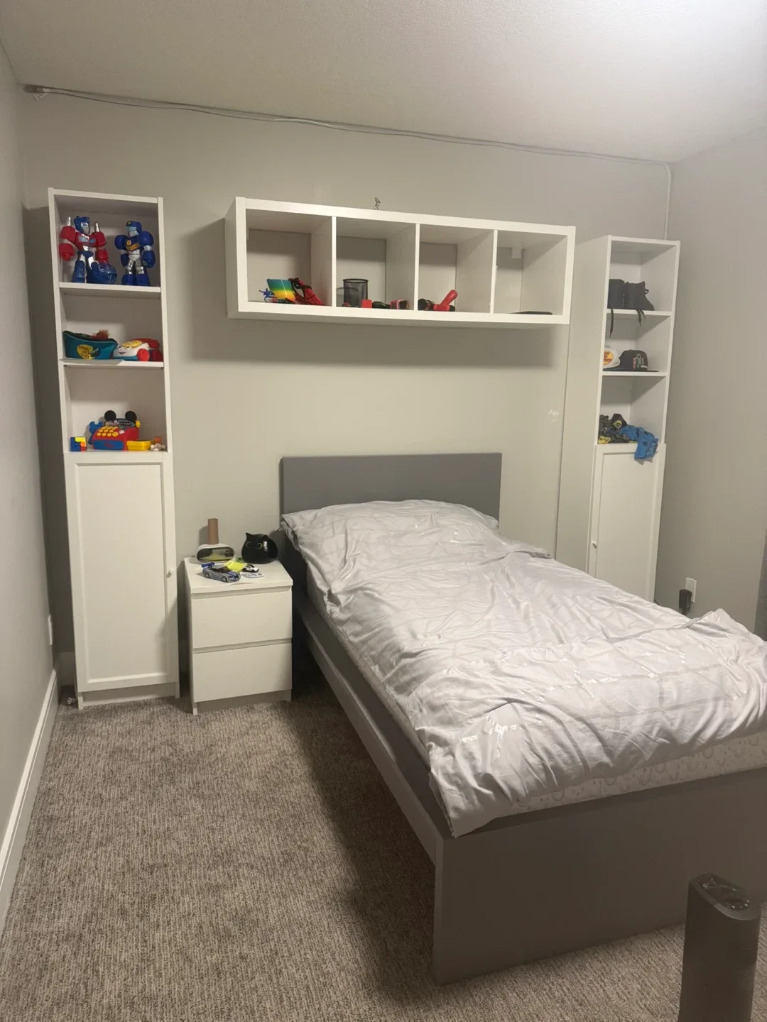 White IKEA Billy Bookcase image indicator(3)