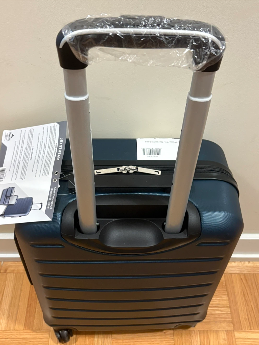 JetStream 20-inch Carry-On Spinner Suitcase NEW - photo 3