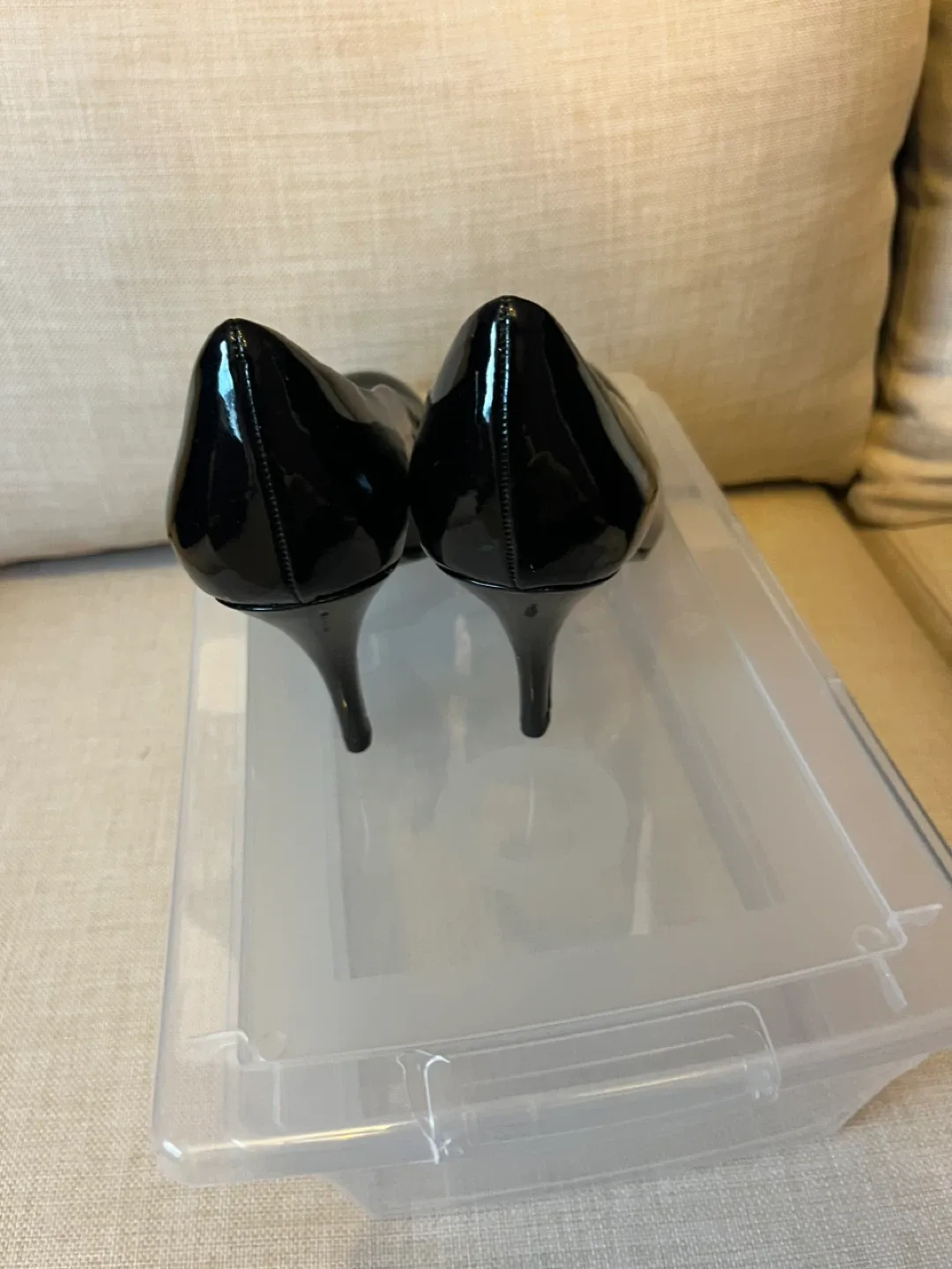 Tahari Black Patent Leather Heels image indicator(3)