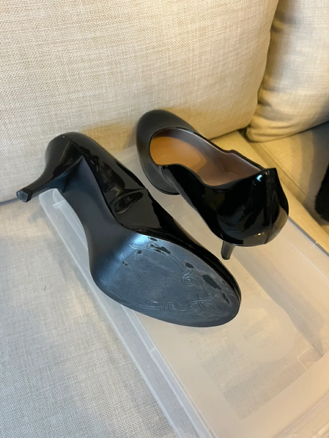 Tahari Black Patent Leather Heels image indicator(4)