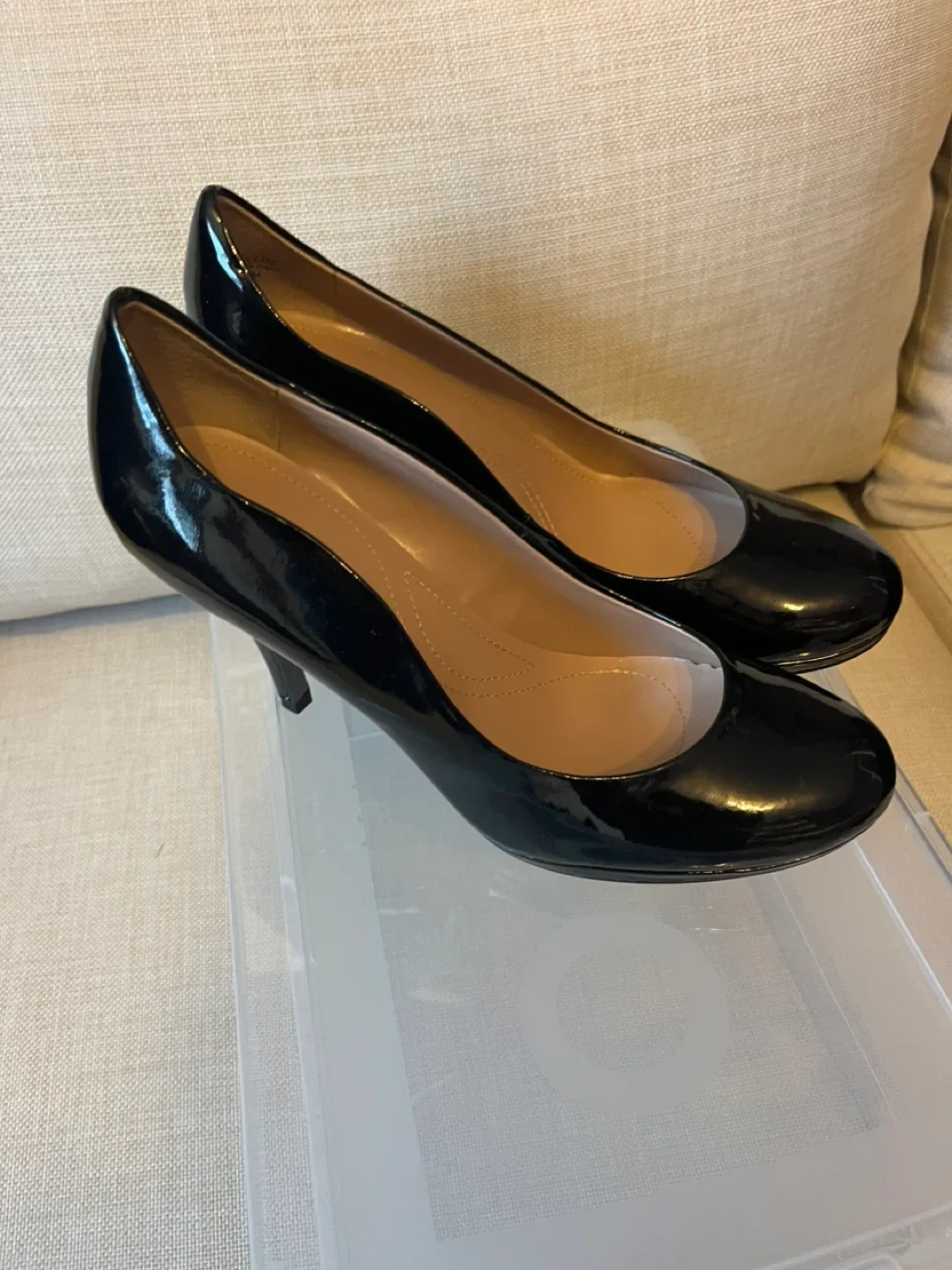 Tahari Black Patent Leather Heels image indicator(2)