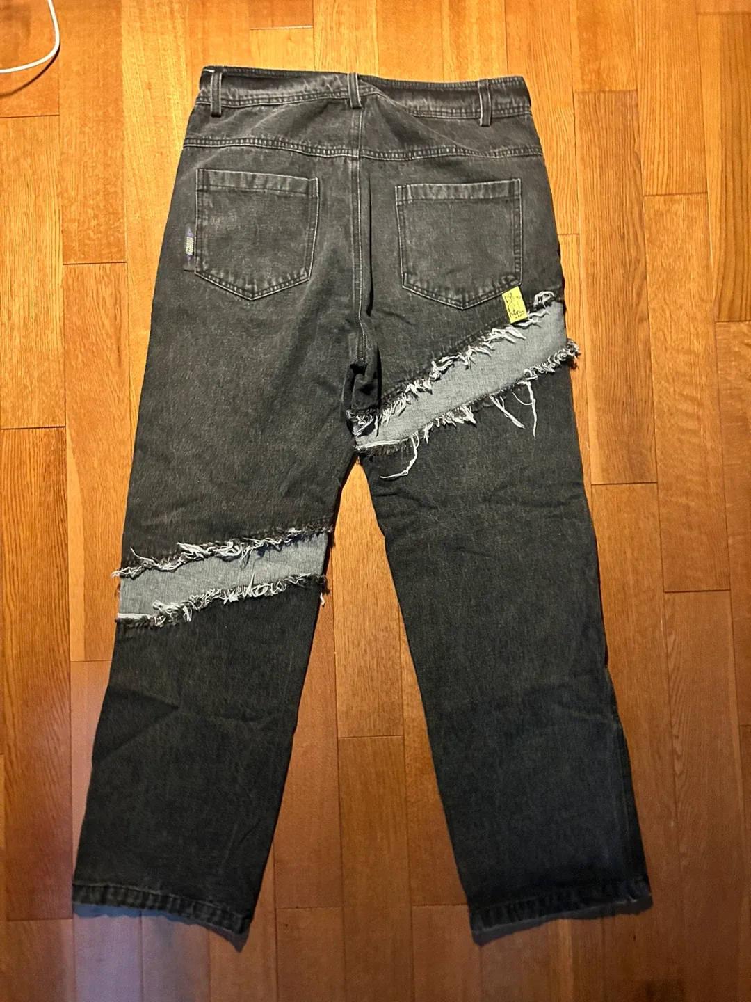 RARE Cut-Out Jeans - Size 34x32 image indicator(2)