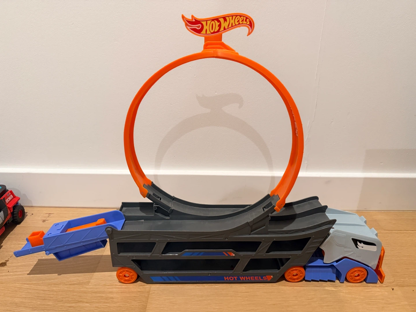 Hot Wheels Stunt & Go Track Set