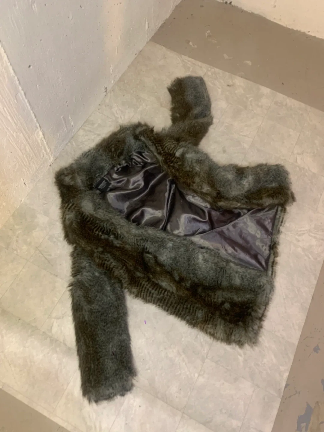 Women’s Faux Fur Coat - small / medium clothing jacket image indicator(10)