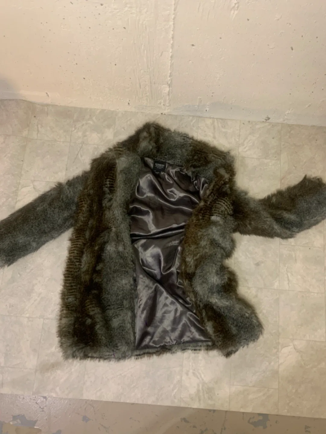 Women’s Faux Fur Coat - small / medium clothing jacket image indicator(8)