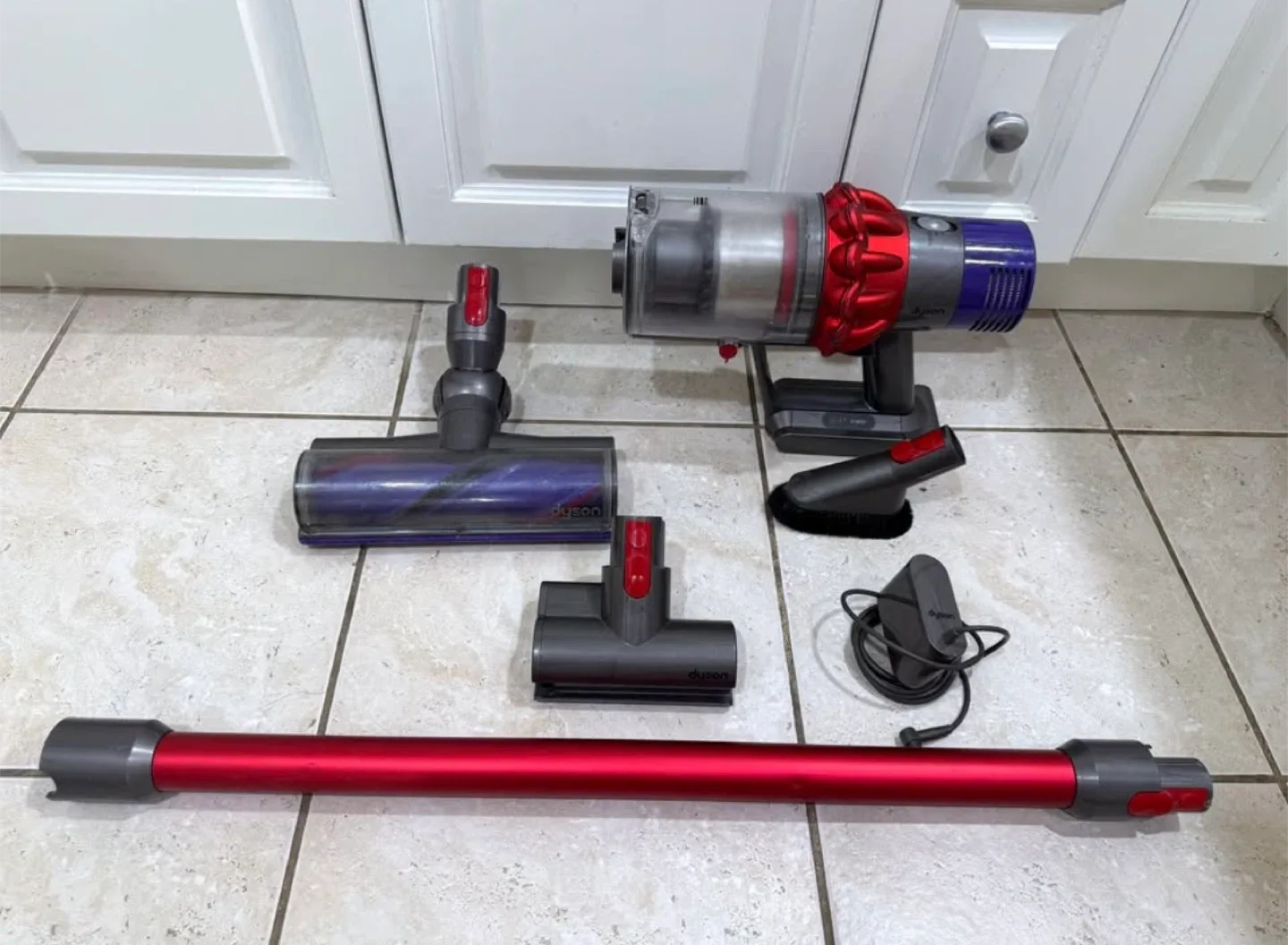 Dyson V10 & Accessories - Like New