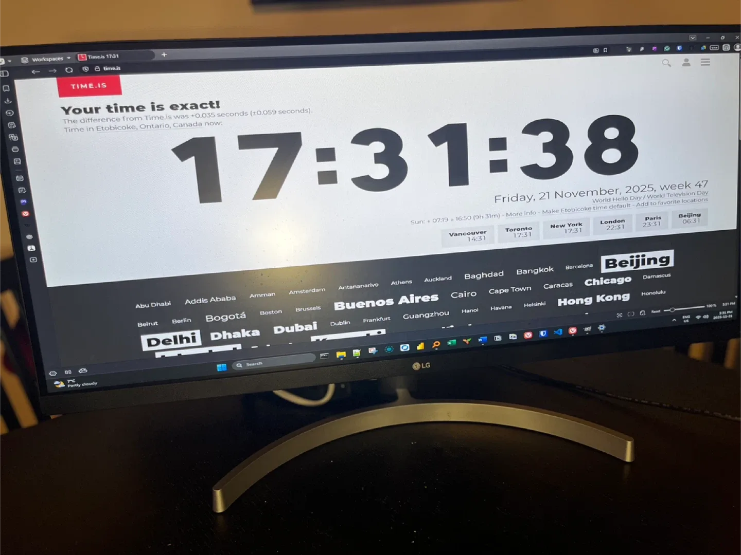 LG 29” Ultrawide Monitor image indicator(2)