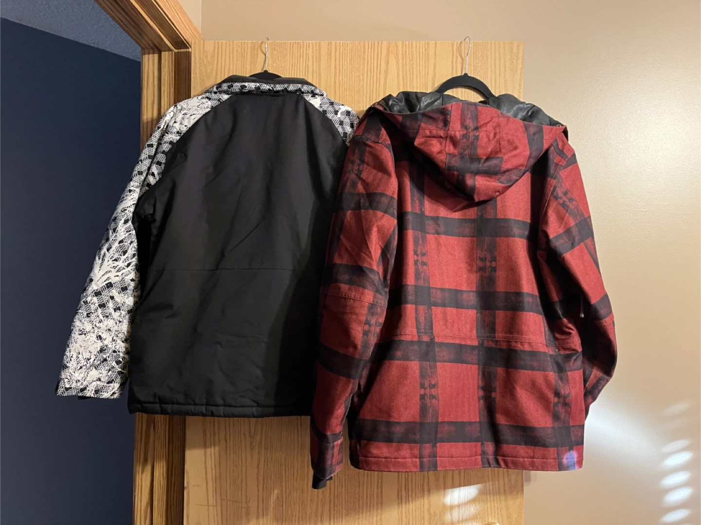 LADIES (XL) & MEN’s (Medium) SKI JACKETS - photo 2