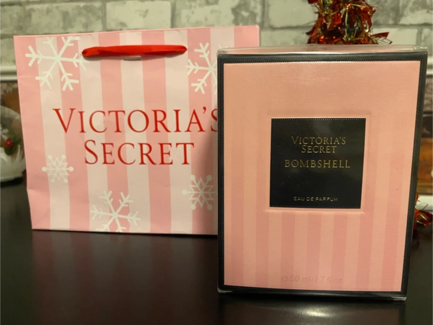 NEW! Victoria's Secret “Bombshell” Eau de Parfum (50ml) - NEW image indicator(2)