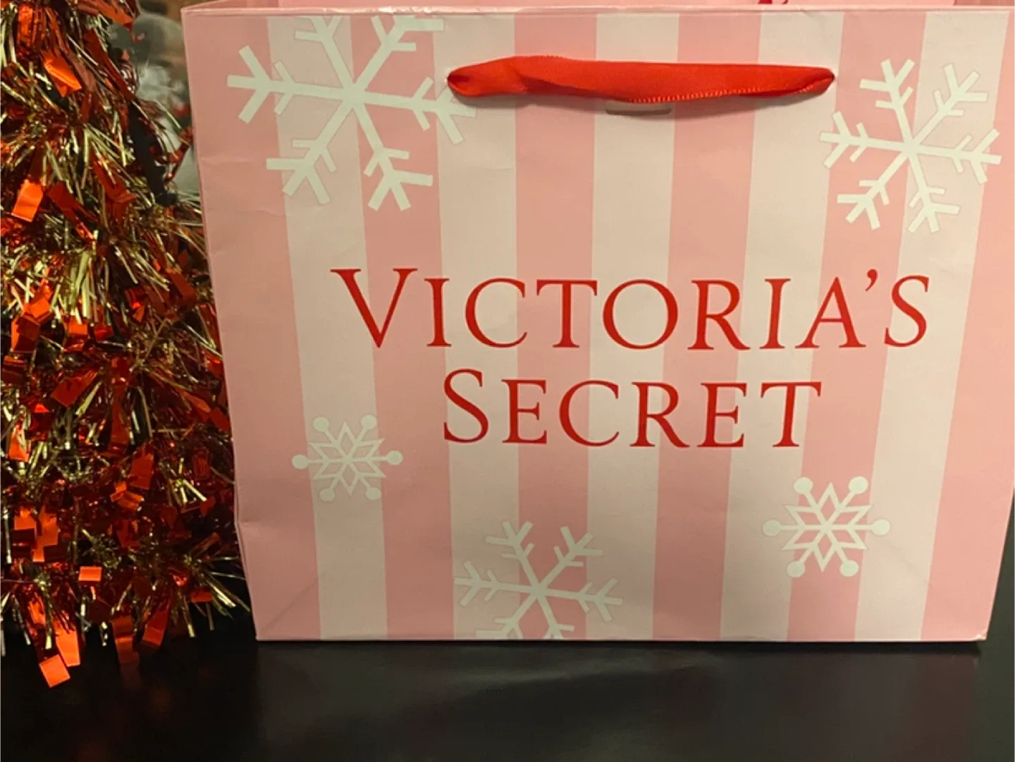 NEW! Victoria's Secret “Bombshell” Eau de Parfum (50ml) - NEW image indicator(8)