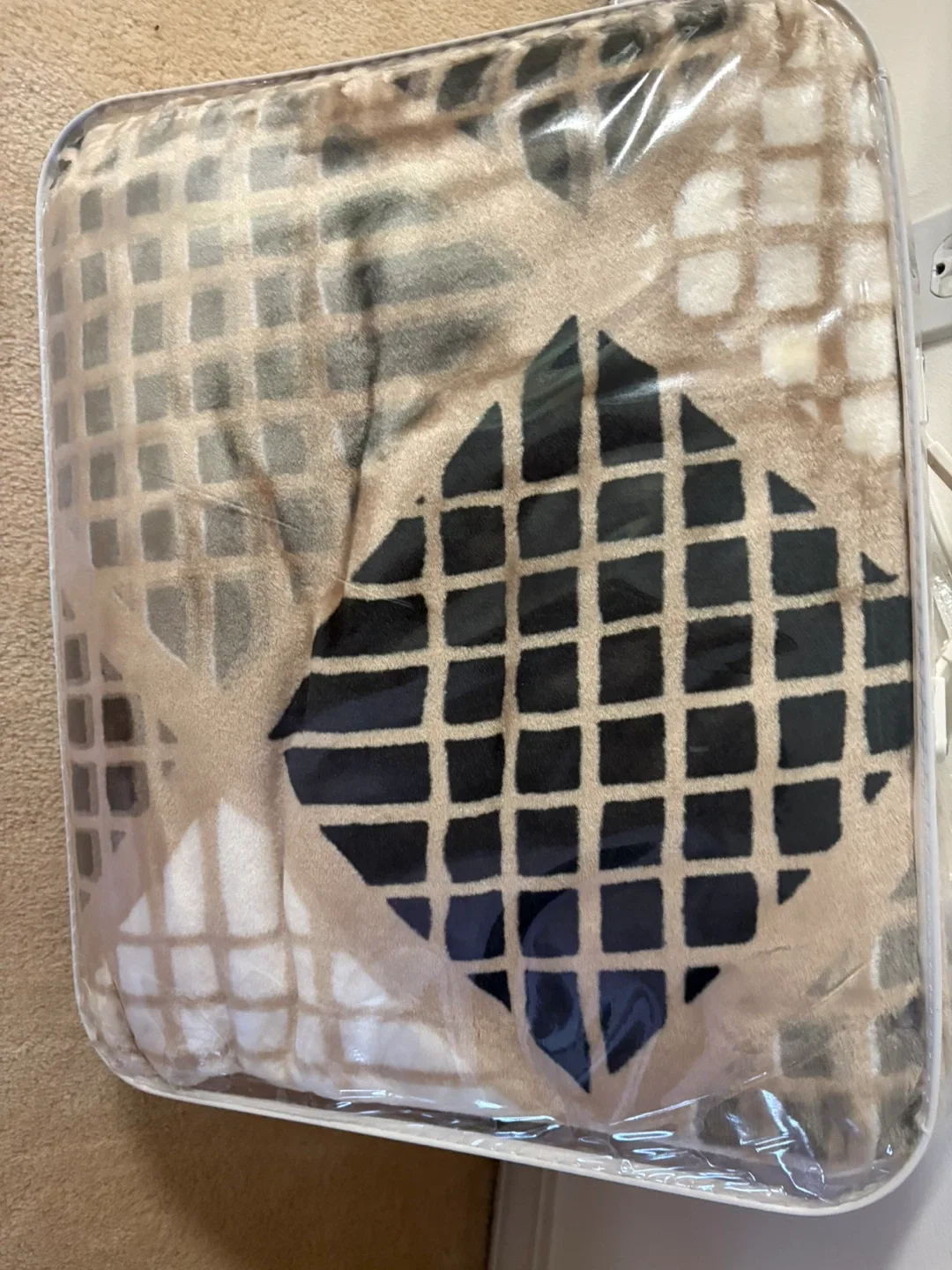 Queen Size Blanket - New in Package image indicator(3)