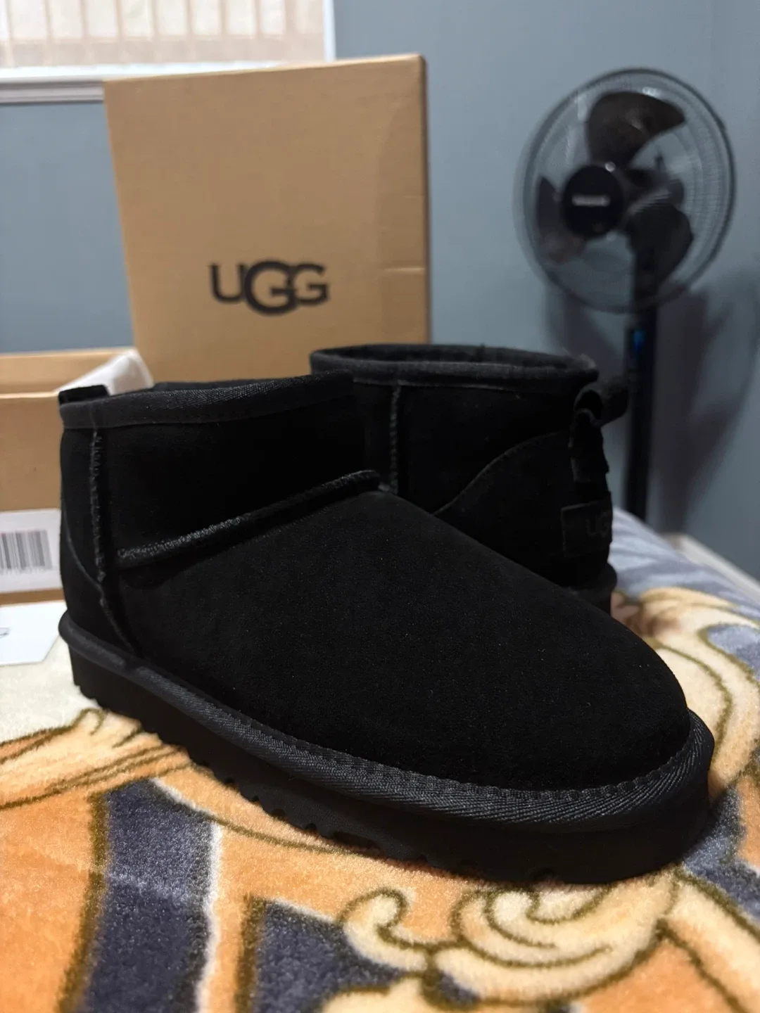 UGG Classic Ultra Mini - Black, Size 8 image indicator(6)