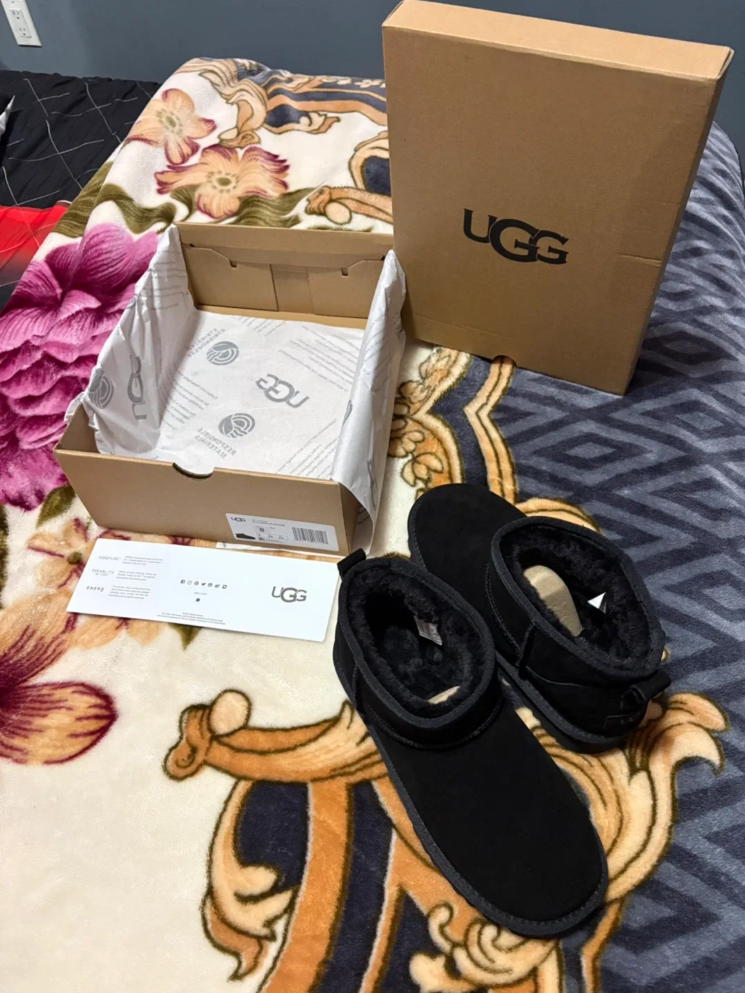 UGG Classic Ultra Mini - Black, Size 8 image indicator(5)