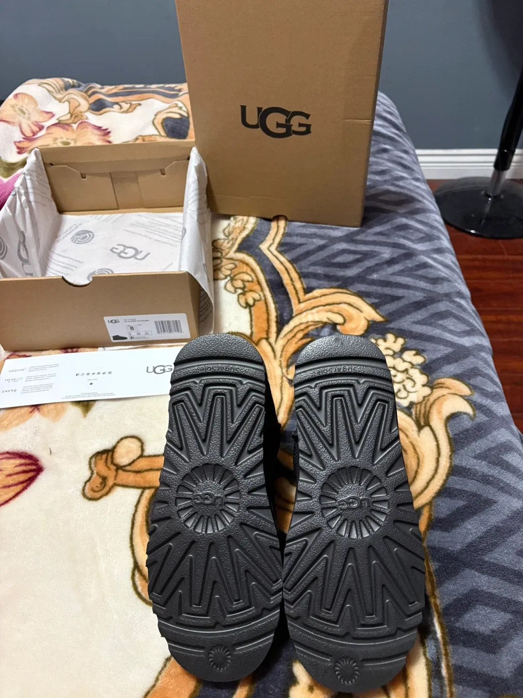 UGG Classic Ultra Mini - Black, Size 8 image indicator(7)