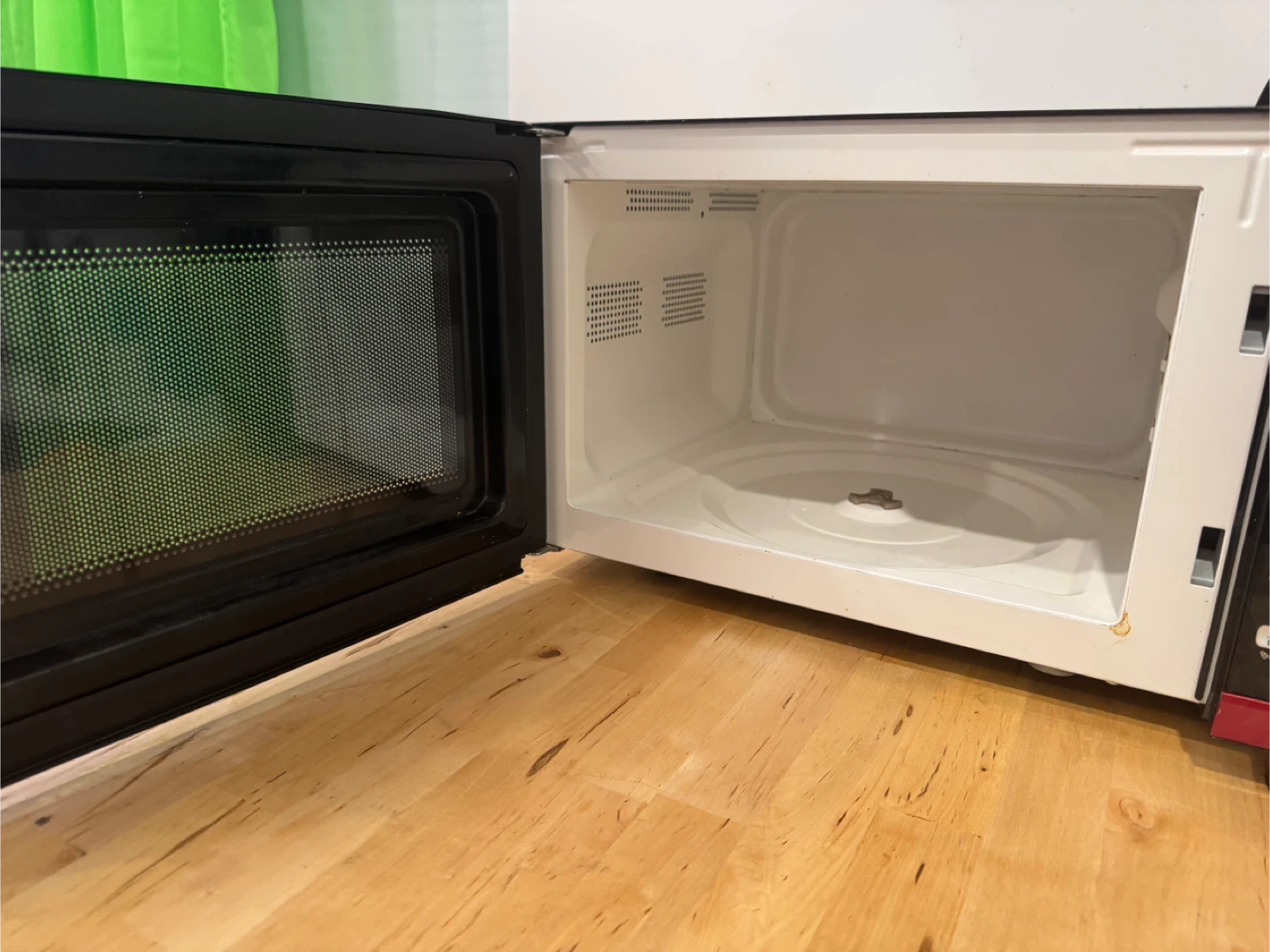 Hamilton Beach Red Microwave Oven - photo 2