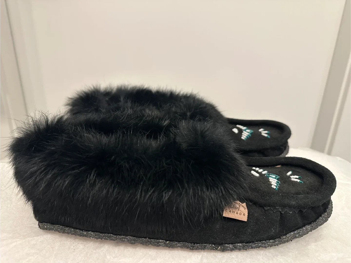 Laurentian Chief Black Moccasins-Woman’s Size 8 image indicator(2)