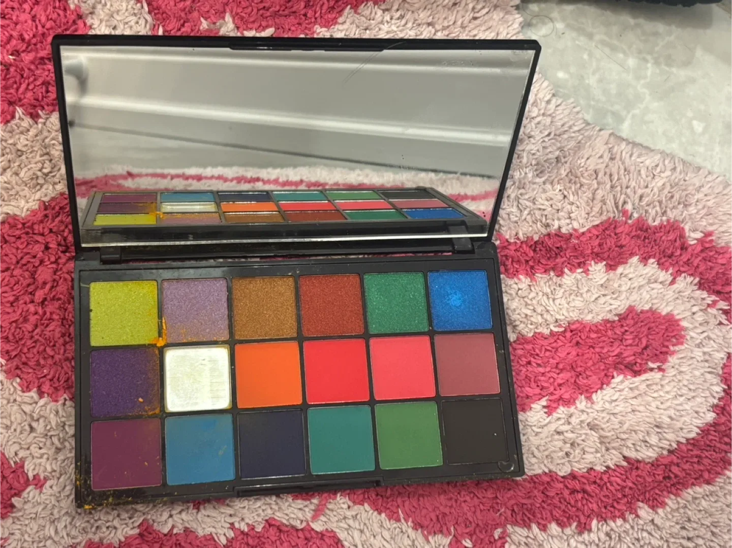 Revolution Tropical Carnival Shadow Palette image indicator(3)