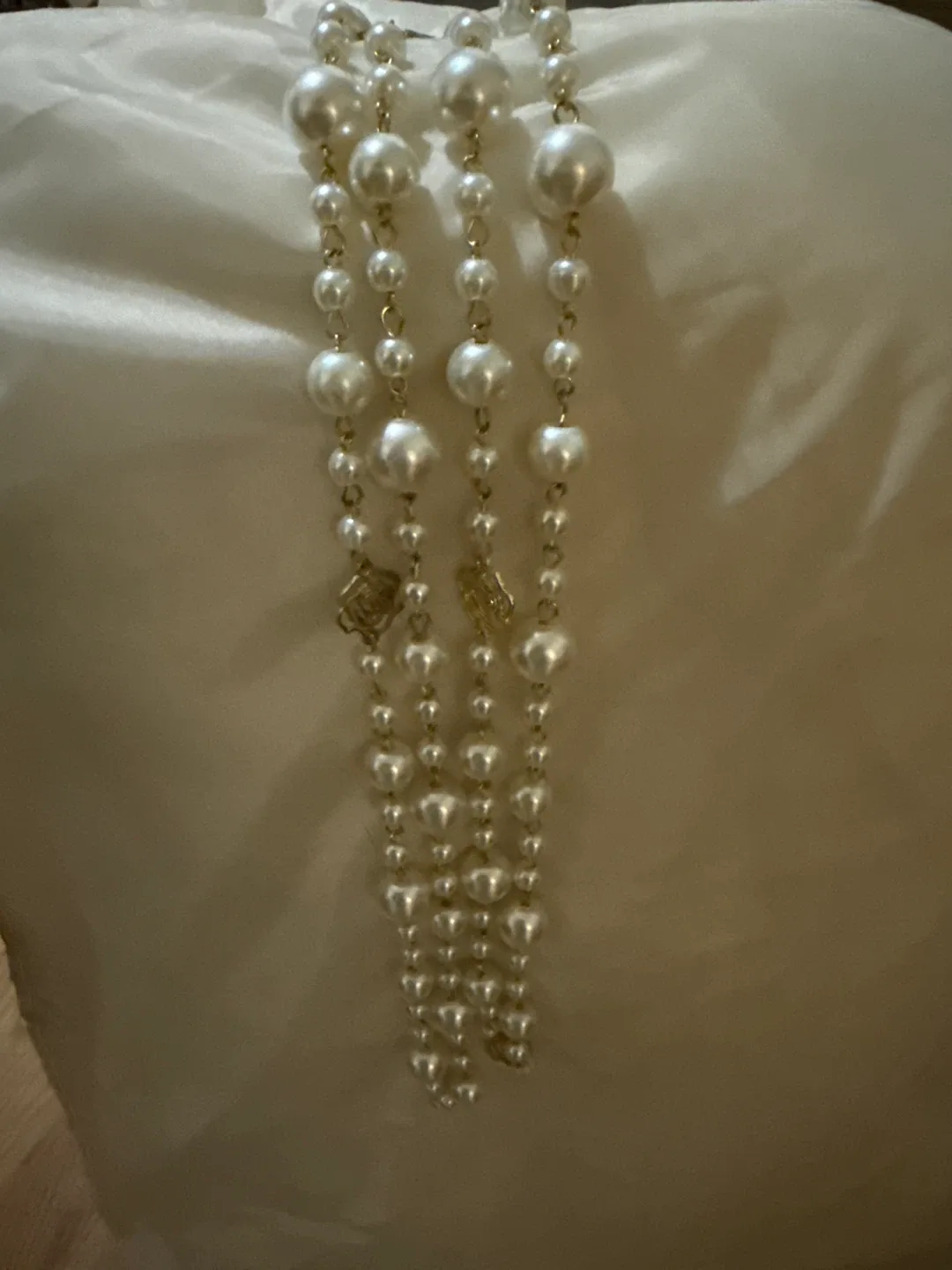 Pearl Necklace with Gold Accents