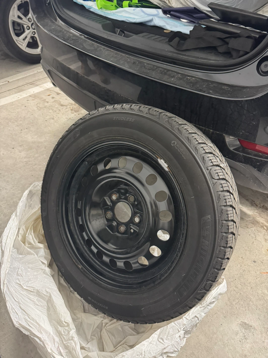 Michelin X-Ice Snow SUV on Rims 215/60R17
