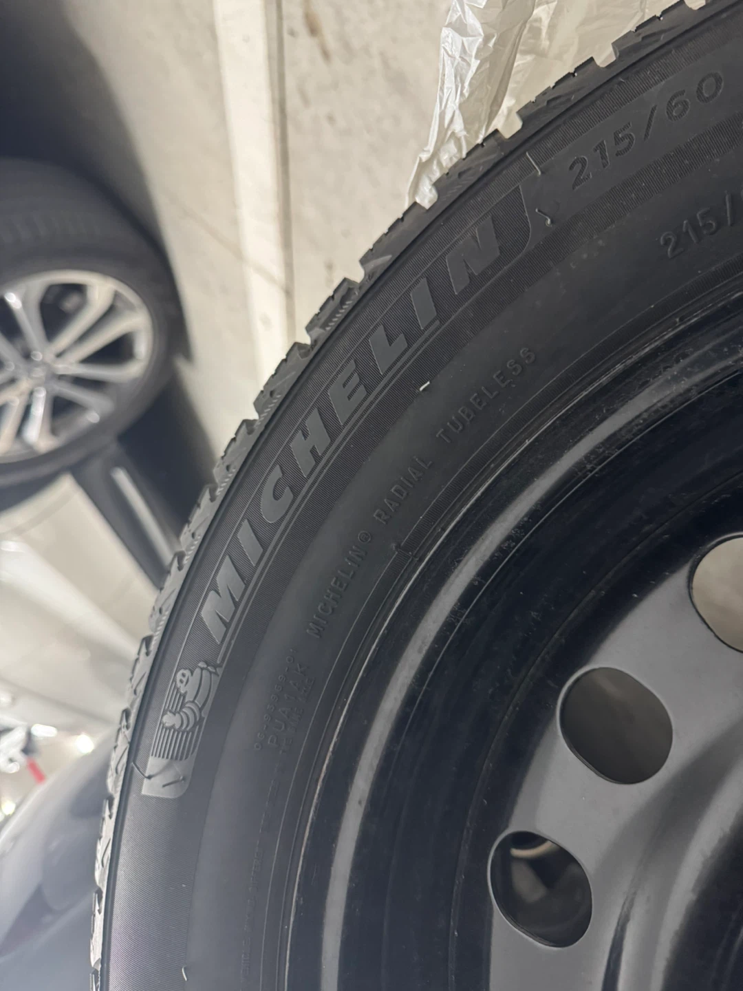 Michelin X-Ice Snow SUV on Rims 215/60R17 - photo 4