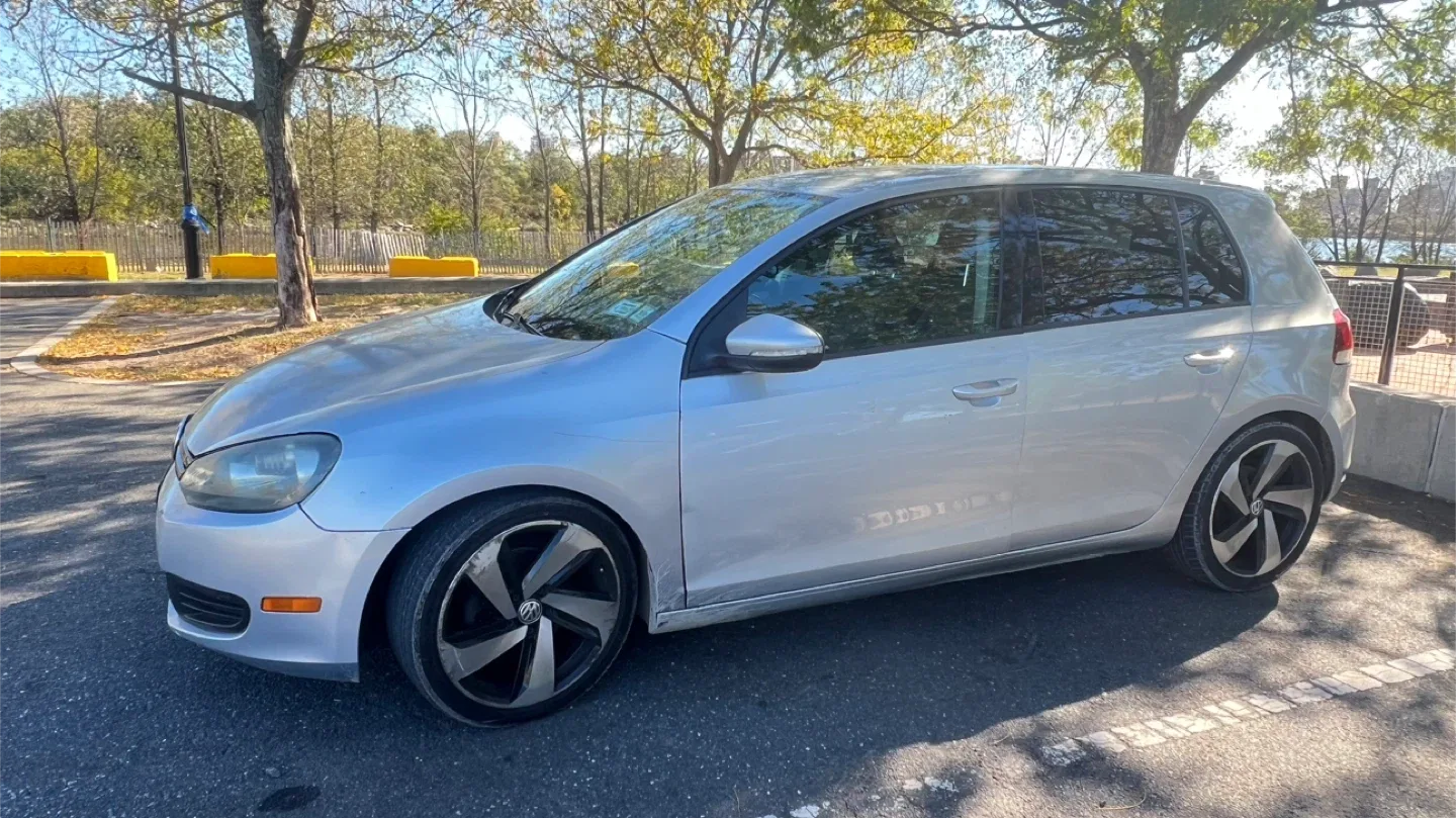 Silver Volkswagen Golf image indicator(6)