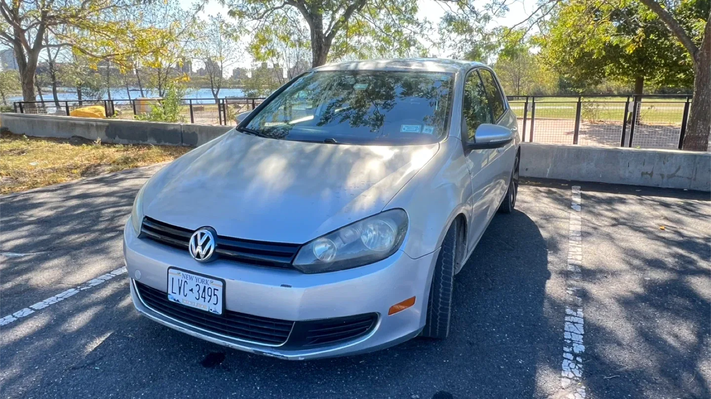 Silver Volkswagen Golf image indicator(5)