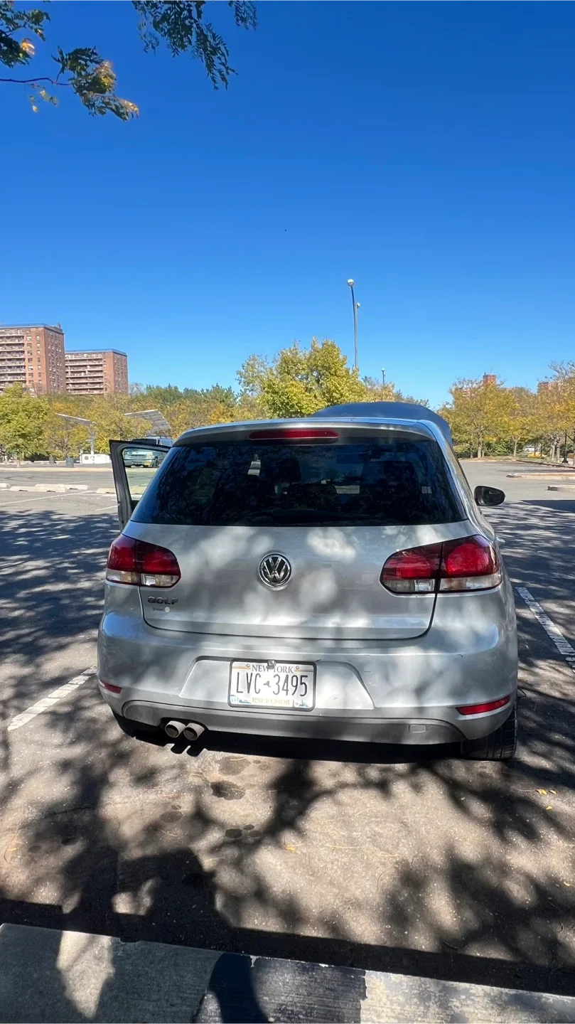 Silver Volkswagen Golf image indicator(9)