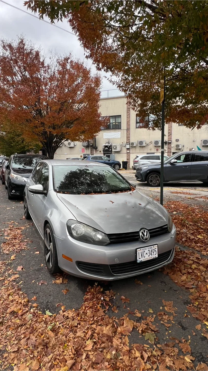 Silver Volkswagen Golf image indicator(2)