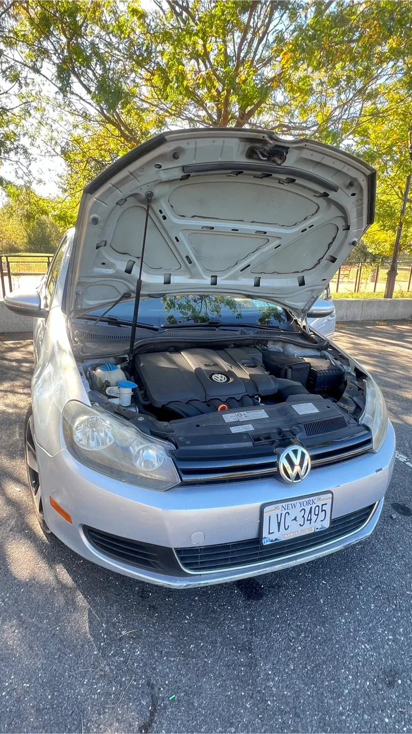 Silver Volkswagen Golf image indicator(10)