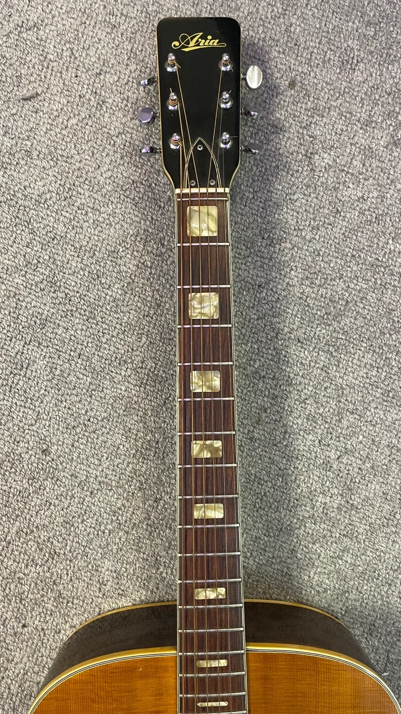 Aria 68124 (?) Acoustic Guitar image indicator(2)