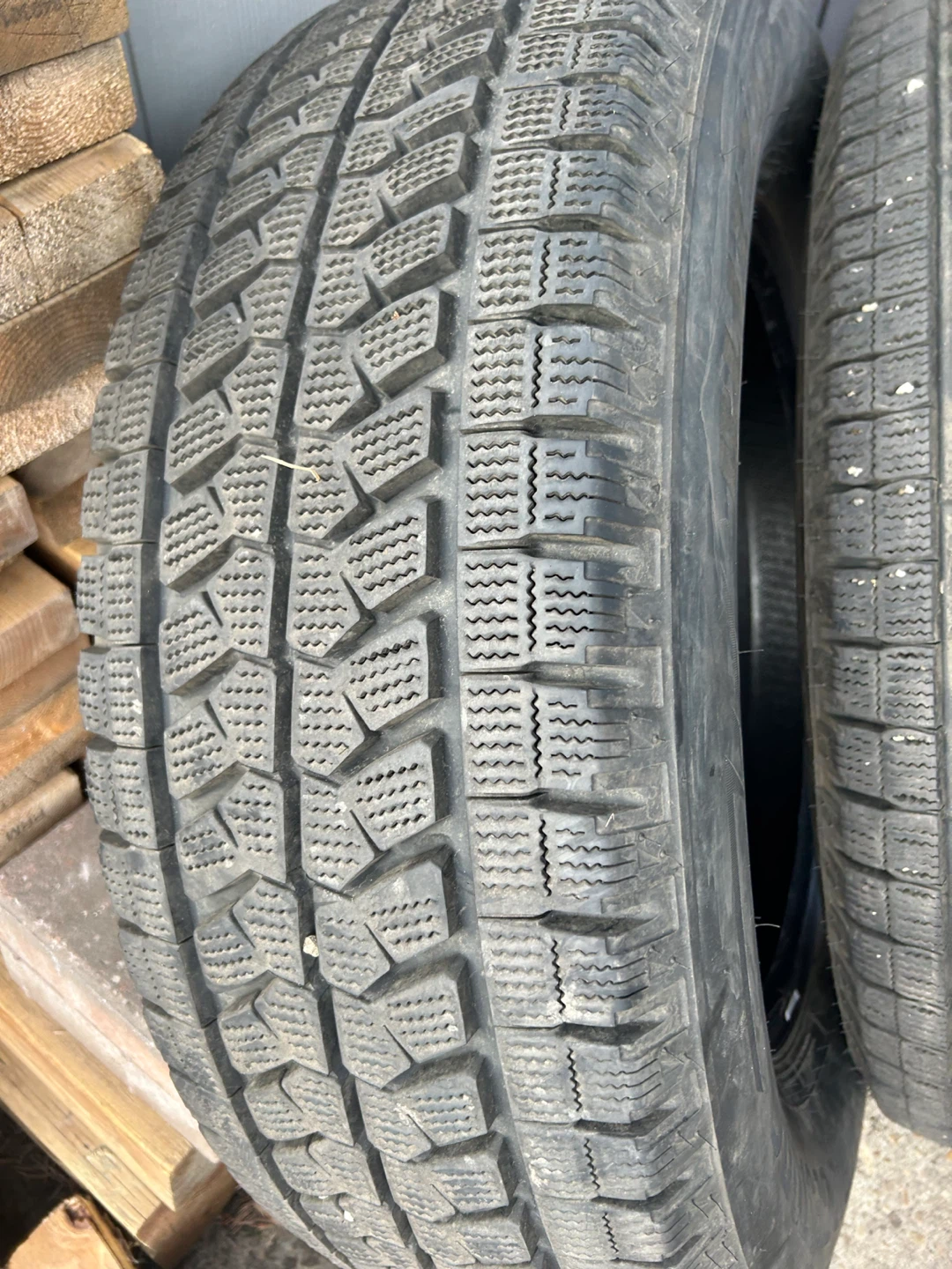 Bridgestone Blizzak LT 275/65R20 Tire - photo 4