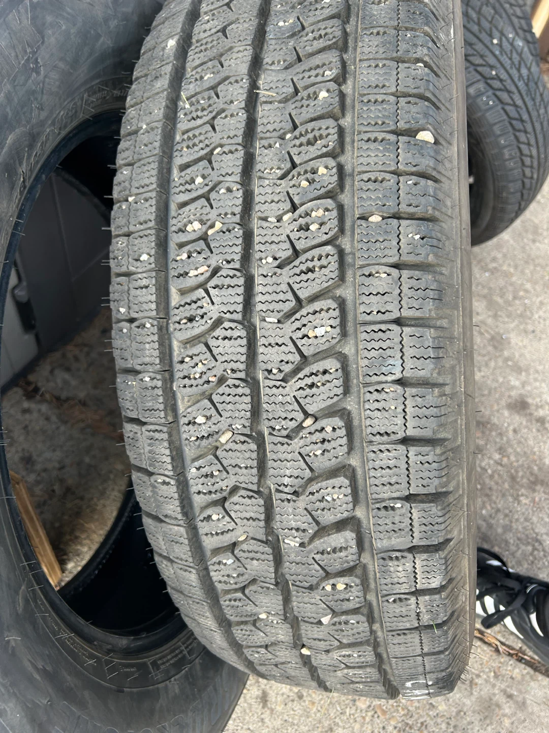 Bridgestone Blizzak LT 275/65R20 Tire - photo 3