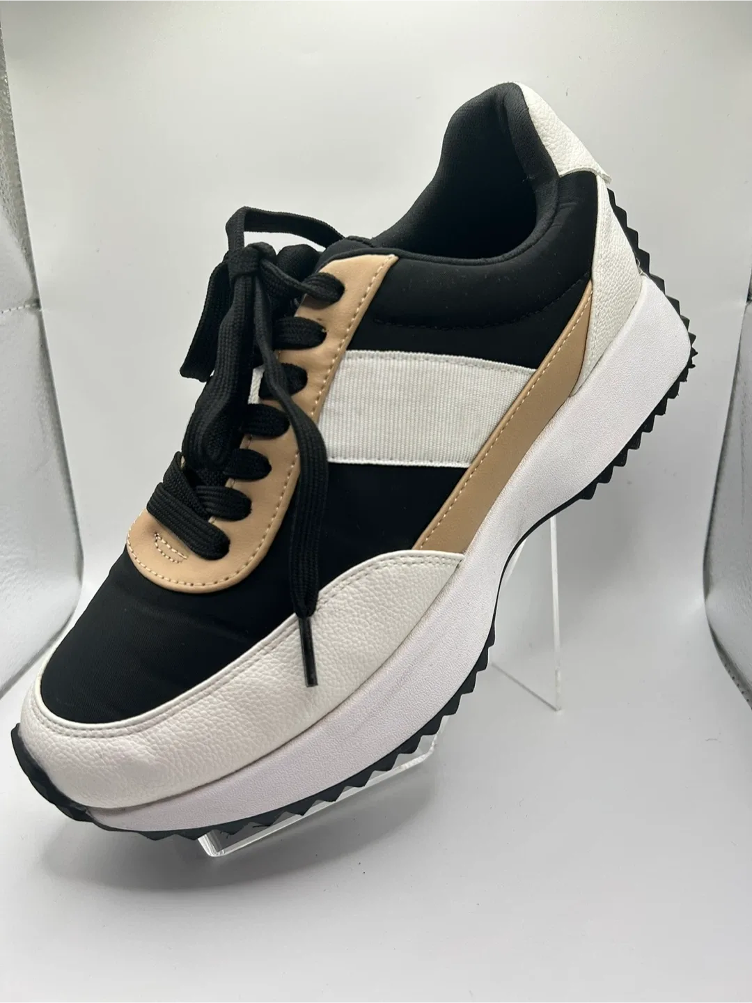 Size 7.5 - Black, White & Beige Fashion Sneakers image indicator(5)