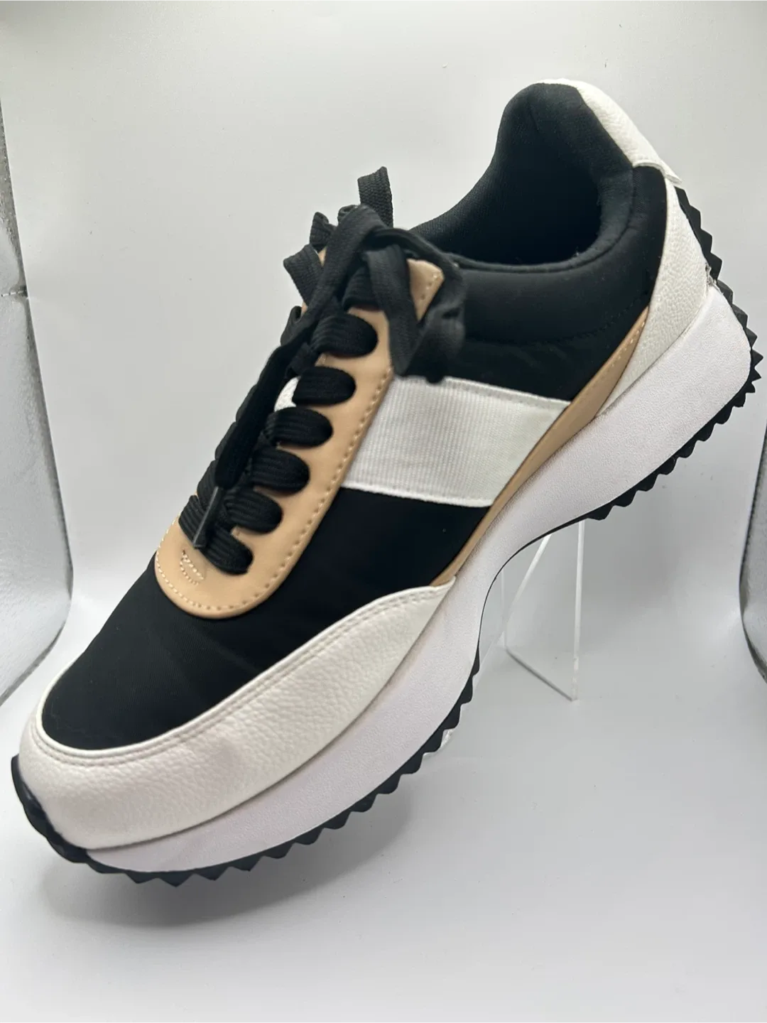 Size 7.5 - Black, White & Beige Fashion Sneakers image indicator(3)
