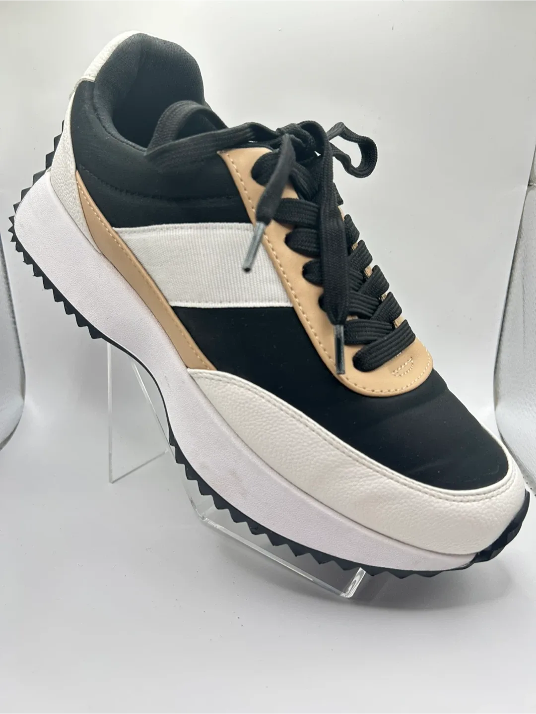 Size 7.5 - Black, White & Beige Fashion Sneakers image indicator(2)