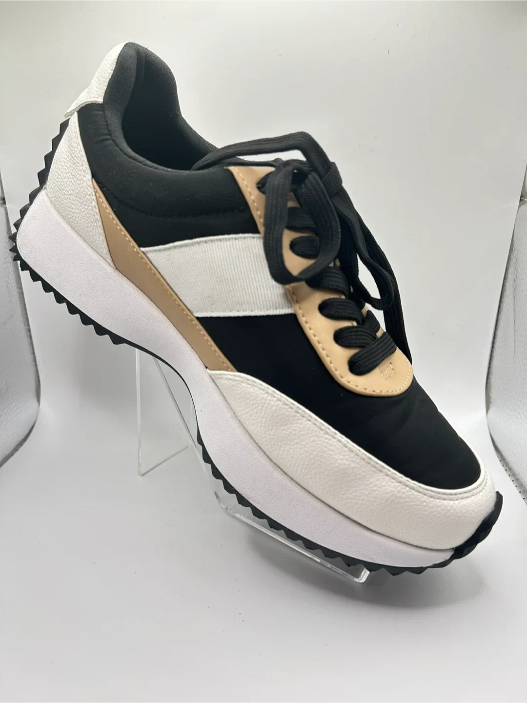 Size 7.5 - Black, White & Beige Fashion Sneakers image indicator(4)