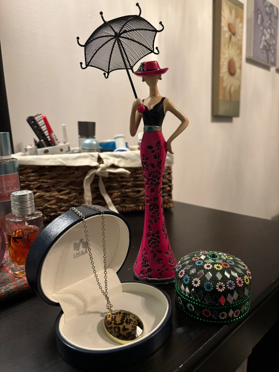 Necklace stand holder, all 4 items in the picture