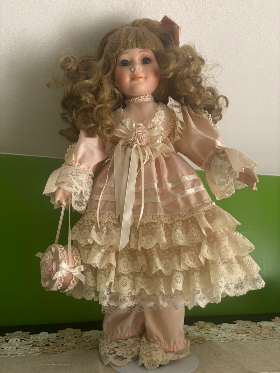 Stanley Home Alexandra Limited Edition Doll - photo 4