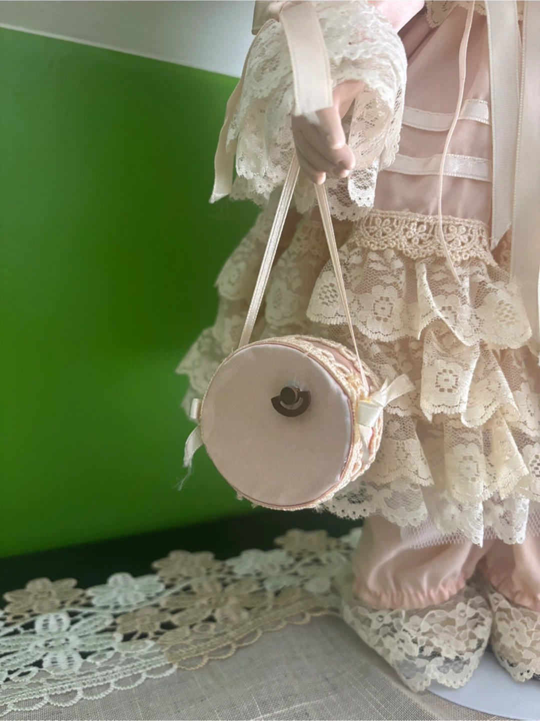 Stanley Home Alexandra Limited Edition Doll - photo 3
