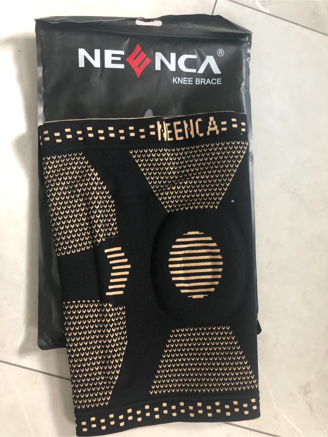 NEENCA Knee Brace with patella & side support image indicator(5)