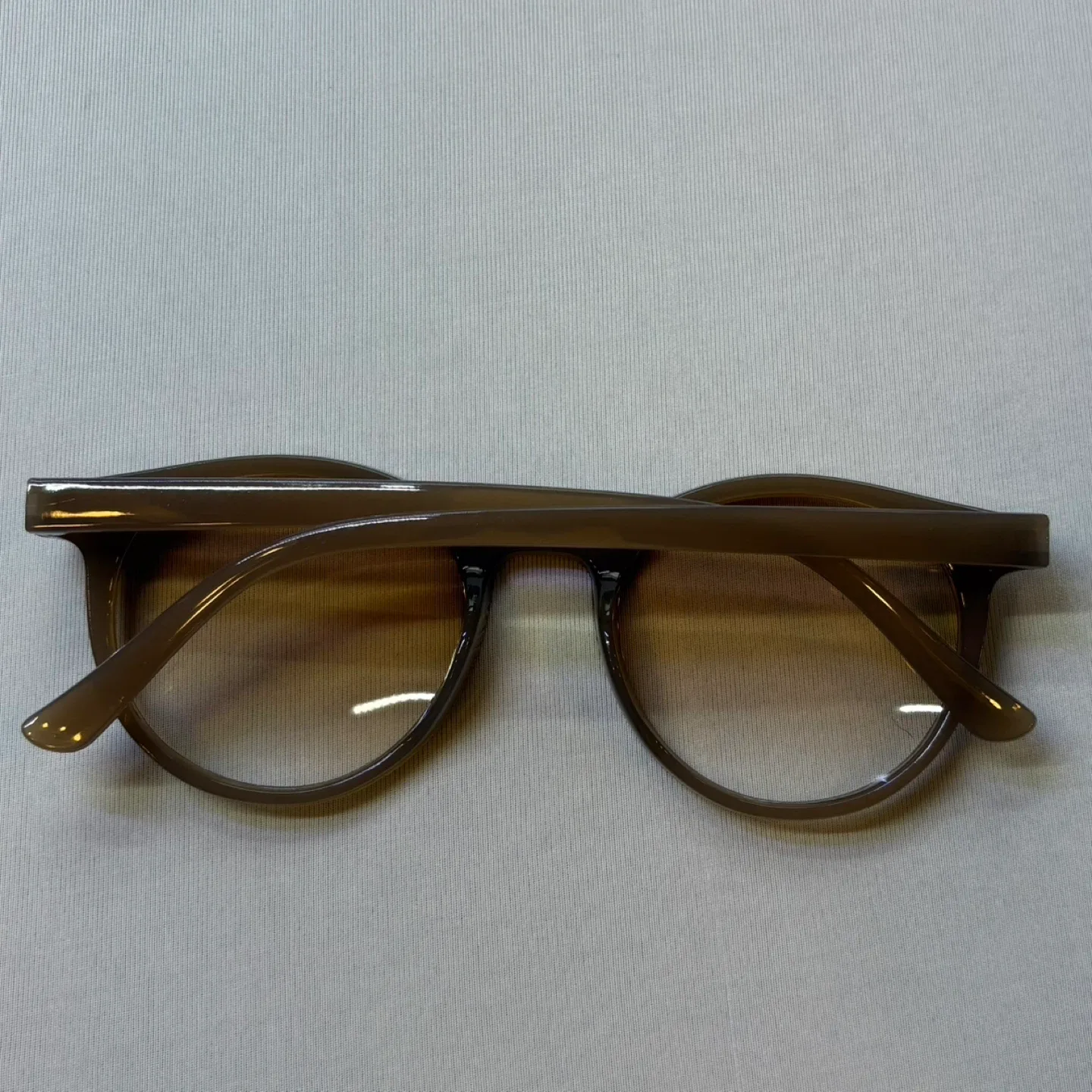 Meet Glasses Light Tint Round Brown Gradient Lens Sunglasses (5) image indicator(5)