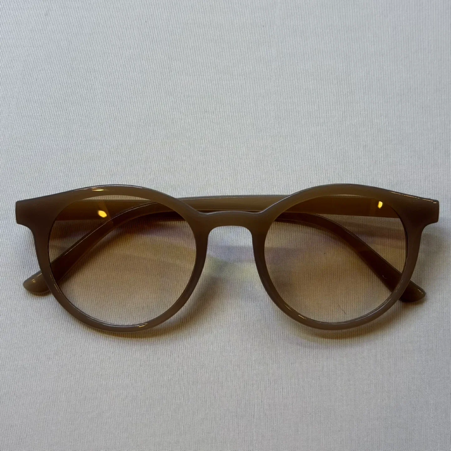 Meet Glasses Light Tint Round Brown Gradient Lens Sunglasses (5) image indicator(4)