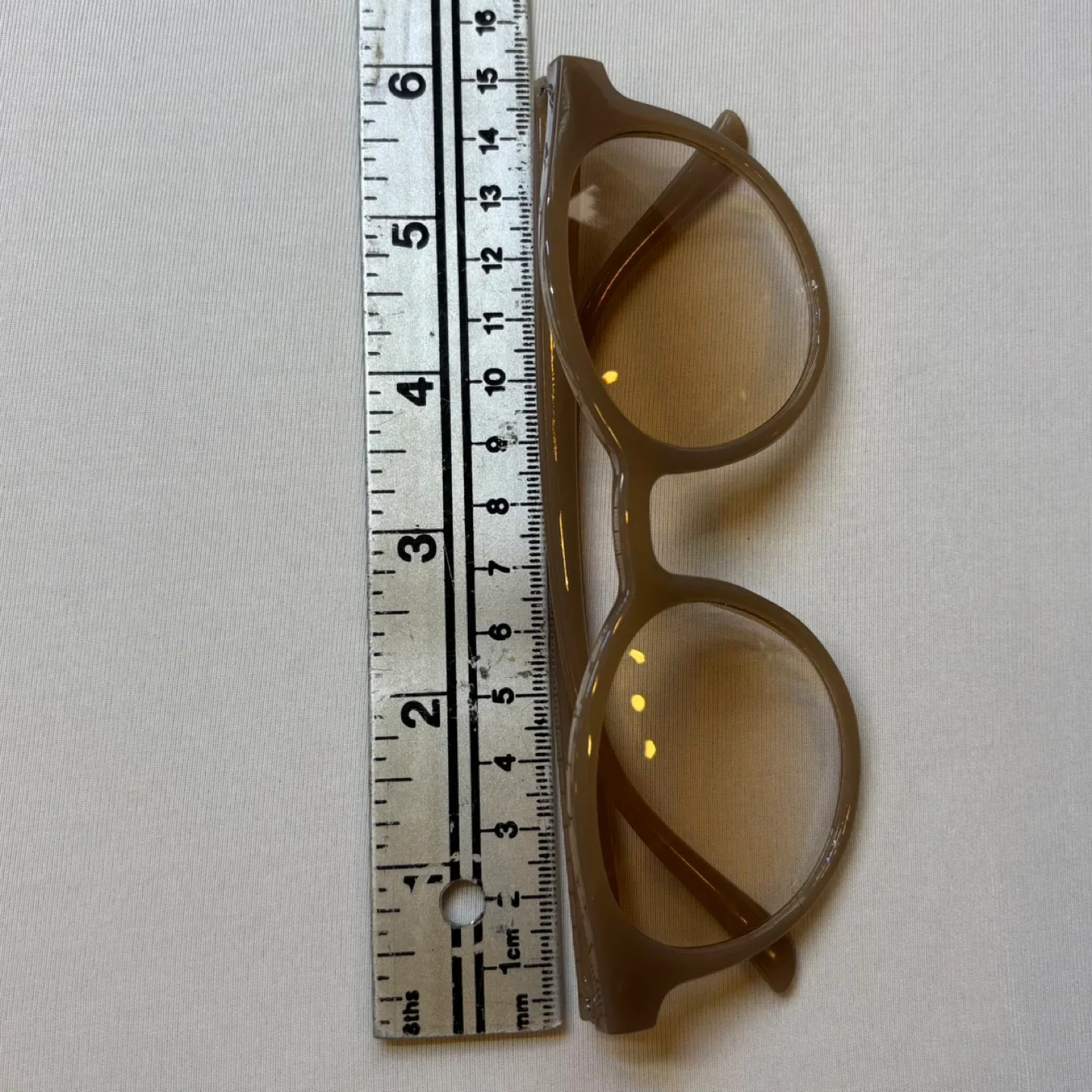 Meet Glasses Light Tint Round Brown Gradient Lens Sunglasses (5) image indicator(6)