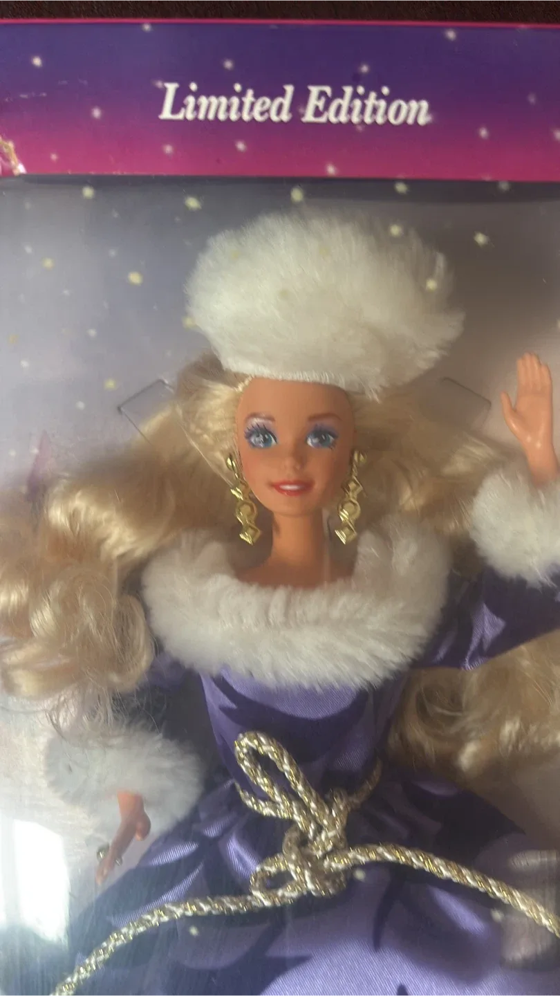 Winter Royale Barbie Limited Edition image indicator(3)