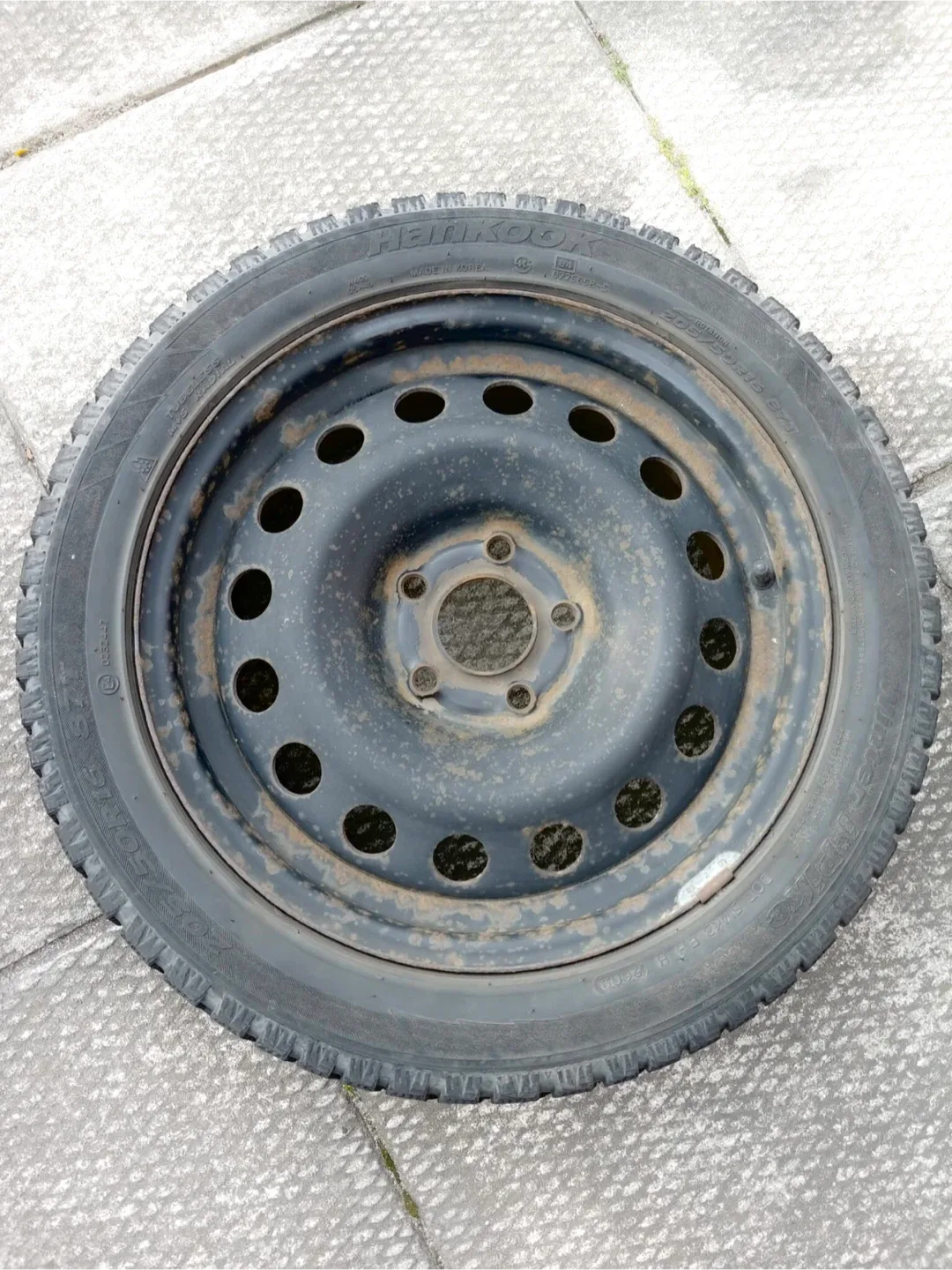 Winter tires on steel rims+ 4 floor mats image indicator(2)