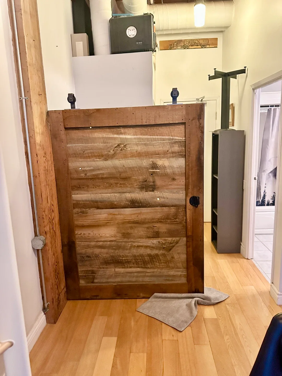 LARGE SLIDING BARN DOOR / PARTITION WALL VINTAGE RECLAIMED WOOD image indicator(9)