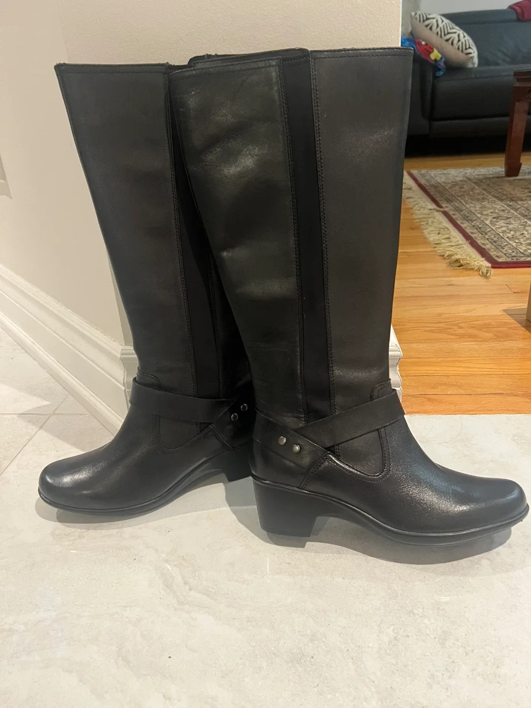 New Clarks Leather Boots - Size 8W