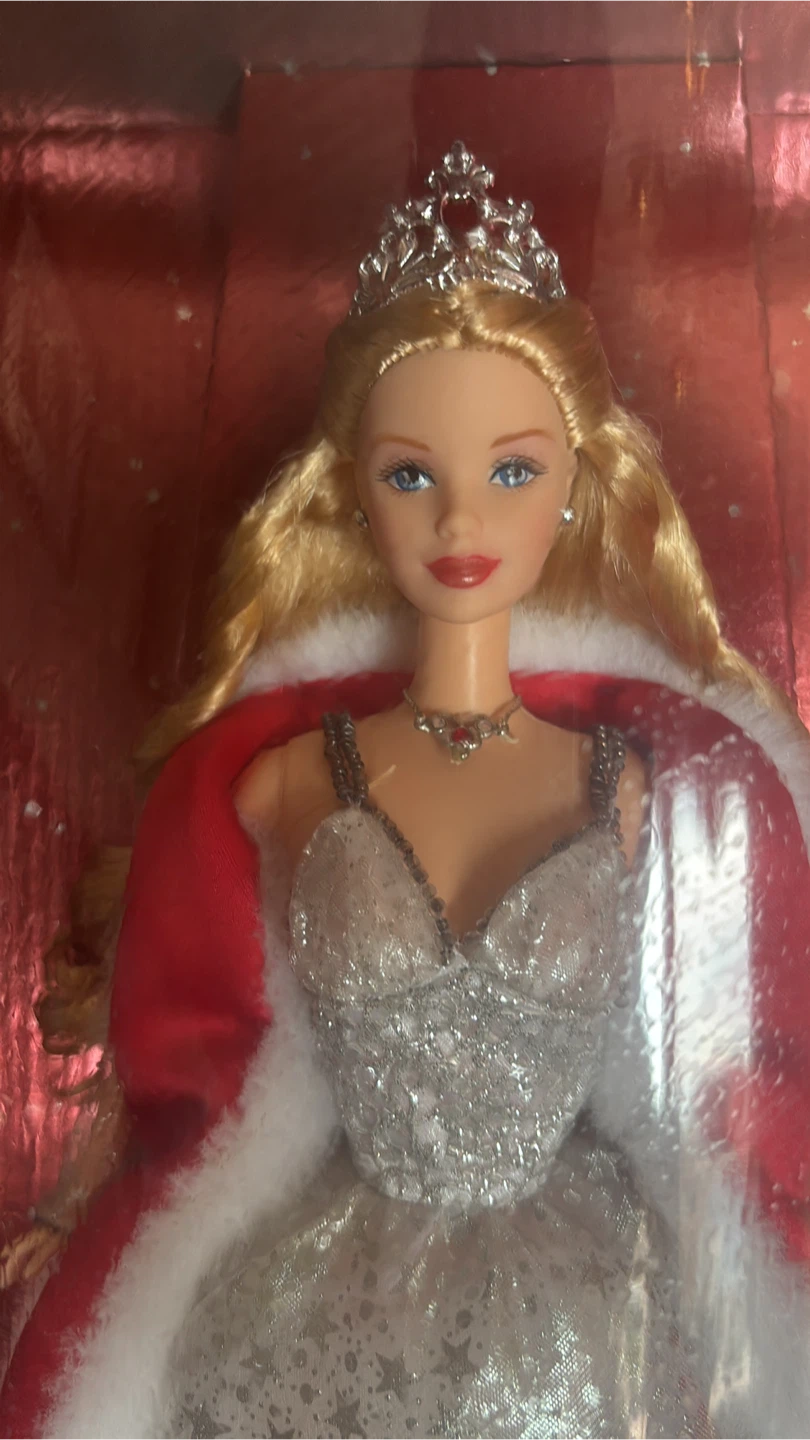 2001 Holiday Celebration Barbie Special Edition - photo 3