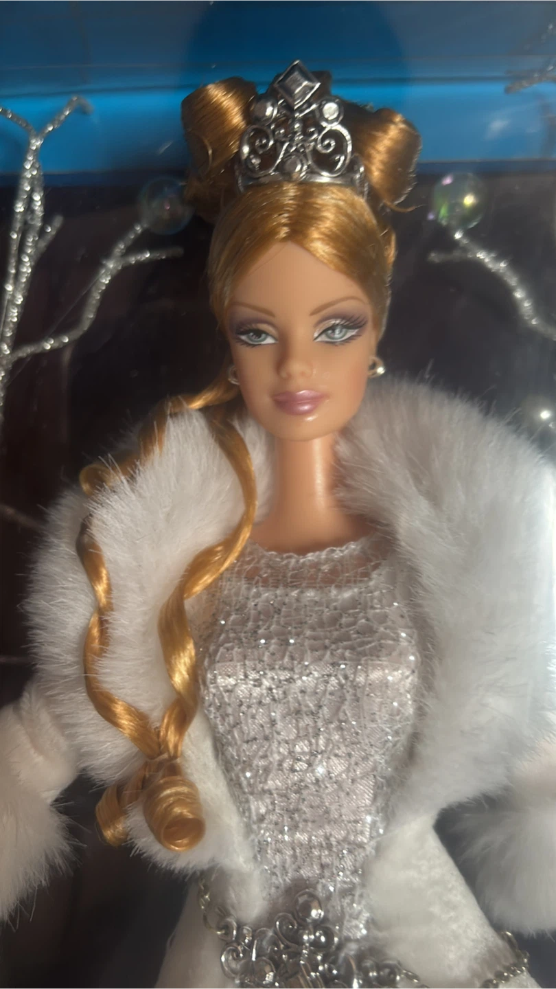 Holiday Visions Barbie Winter Fantasy 2003 Special Edition - photo 2