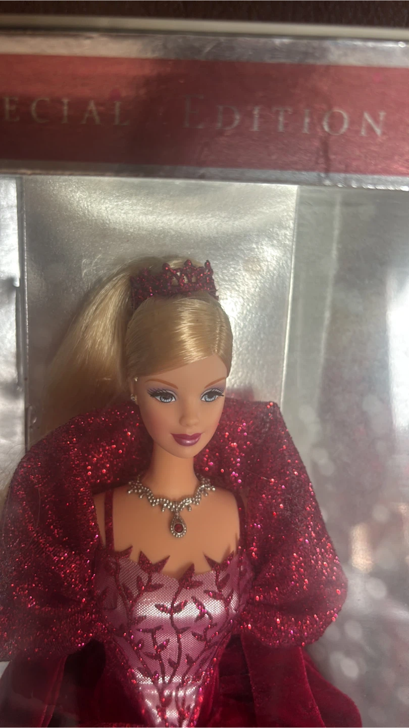 Holiday Celebration Barbie 2002 Special Edition - photo 3